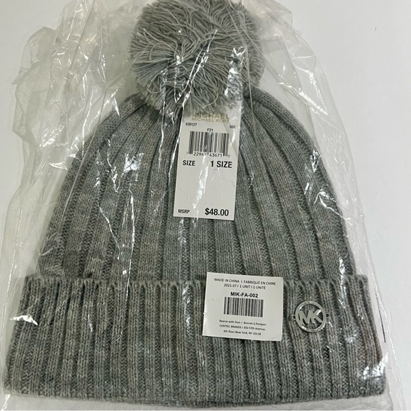 NWT Michael Kors Gray Ribbed Knit Beanie Hat with Pom & MK Logo Fall Winter - Picture 1 of 5